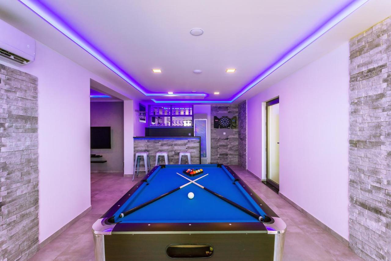 Villa Belvedere With Heated Pool, Billiards, Media Room, Sea Views,10 Pax Omis Luaran gambar
