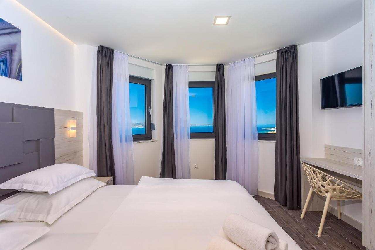 Villa Belvedere With Heated Pool, Billiards, Media Room, Sea Views,10 Pax Omis Luaran gambar