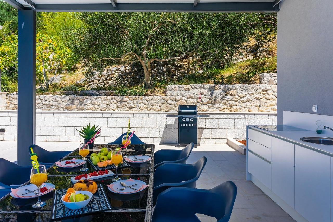 Villa Belvedere With Heated Pool, Billiards, Media Room, Sea Views,10 Pax Omis Luaran gambar
